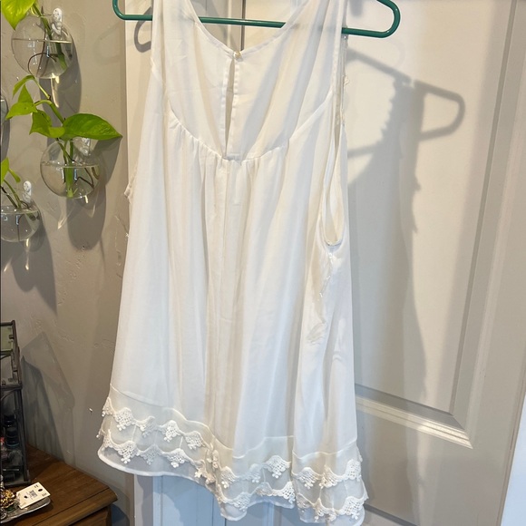 Elegant White Lace Women's Top - Picture 5 of 6